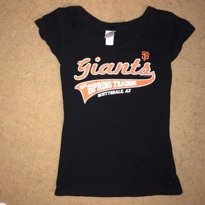 Black San Francisco Giants women’s shirt